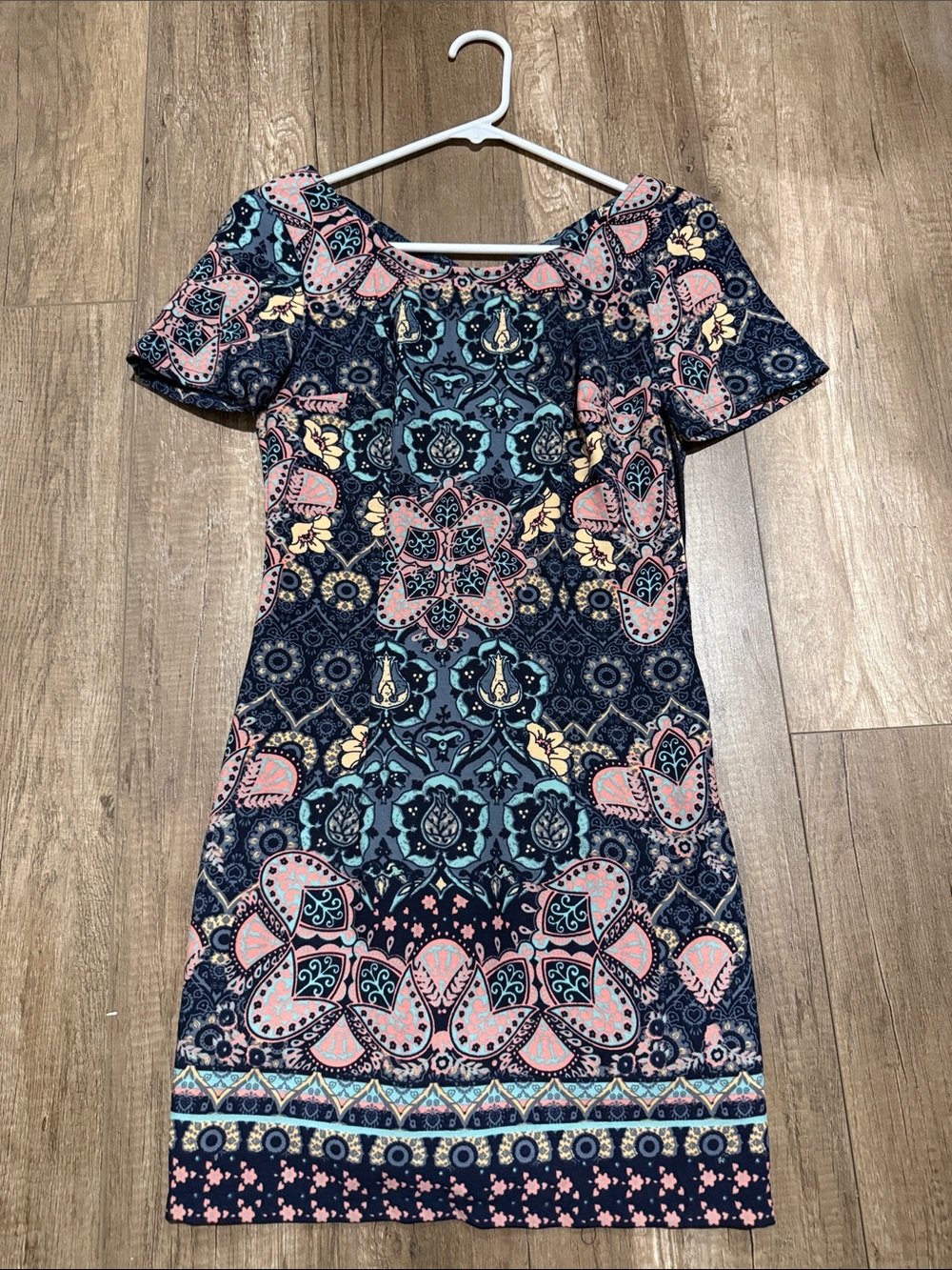 Hollister Women’s XS Navy Floral Medallion Shift Dress